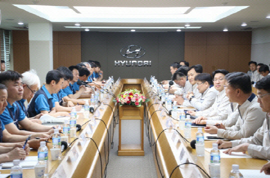 현대자동차 노사가 임금과 단체협약 교섭을 진행하고 있다.  전국금속노동조합 현대자동차지부